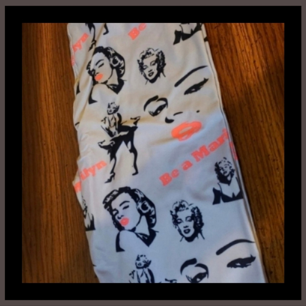 Marilyn Monroe Graphic Print Leggings - Picture 5 of 6
